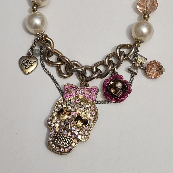 Betsey Johnson 100%authentic vintage skull bracelet - Picture 3 of 5